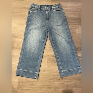 Chico’s Denim Trouser Crops Wide Legs Size 8. 23 inseam Santorini Indigo